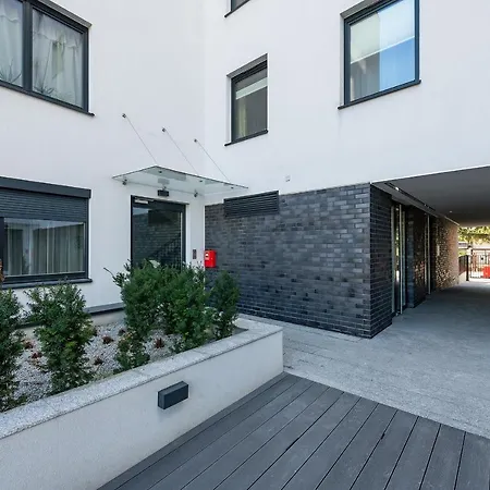 Airport Lirowa - P&O Serviced Apartments Warschau Exterior foto