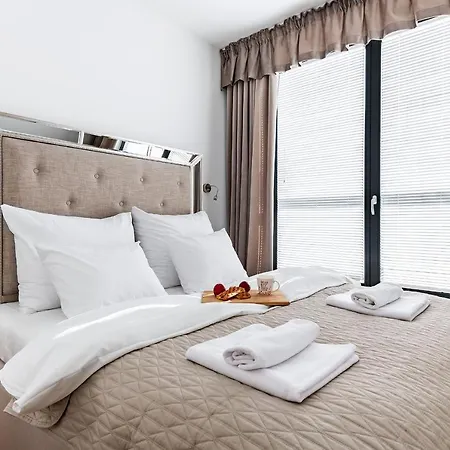 Airport Lirowa - P&O Serviced Apartments Warschau Exterior foto